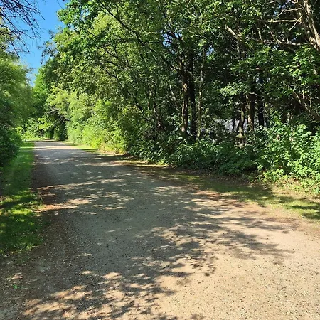 Secluded Oasis By Kvie Lake-by Traum בית נופש