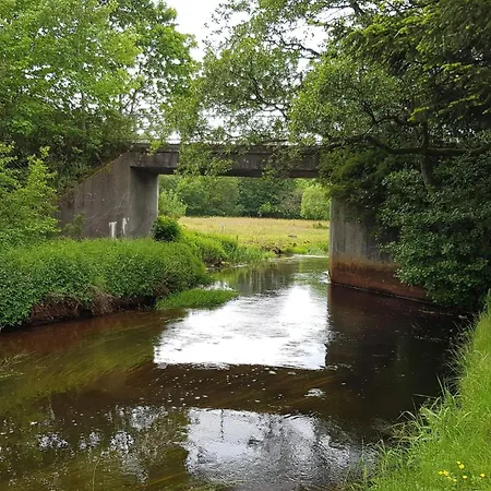 Secluded Oasis By Kvie Lake-by Traum בית נופש