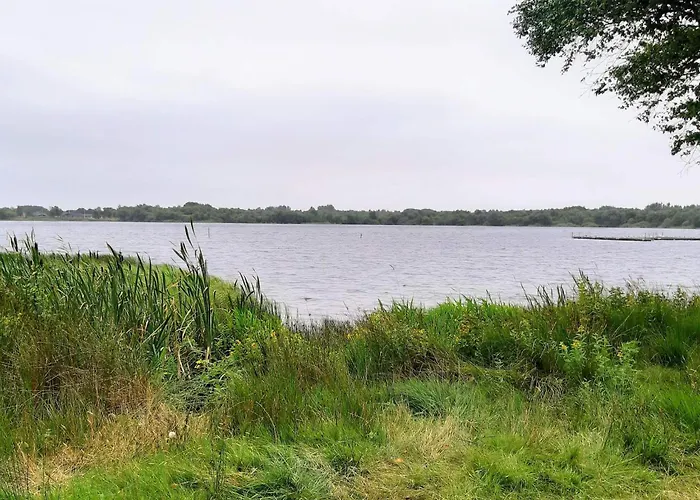 Secluded Oasis By Kvie Lake-by Traum * Ansager